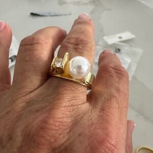ladies ring with faux pearl size 10